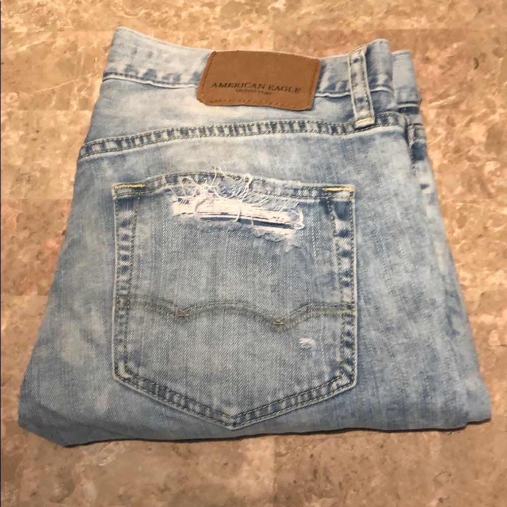 American Eagle drestroyed jeans